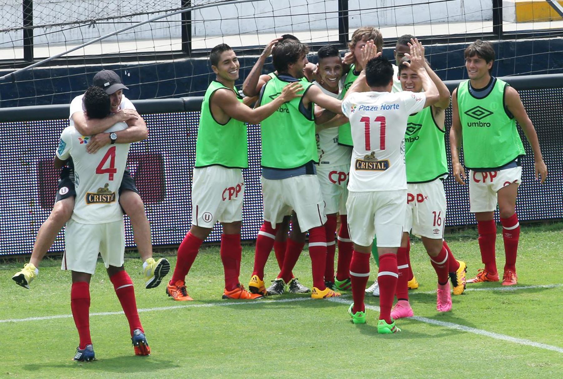 Post Alianza Lima cayó 1 2 ante Universitario de Deportes en Matute en