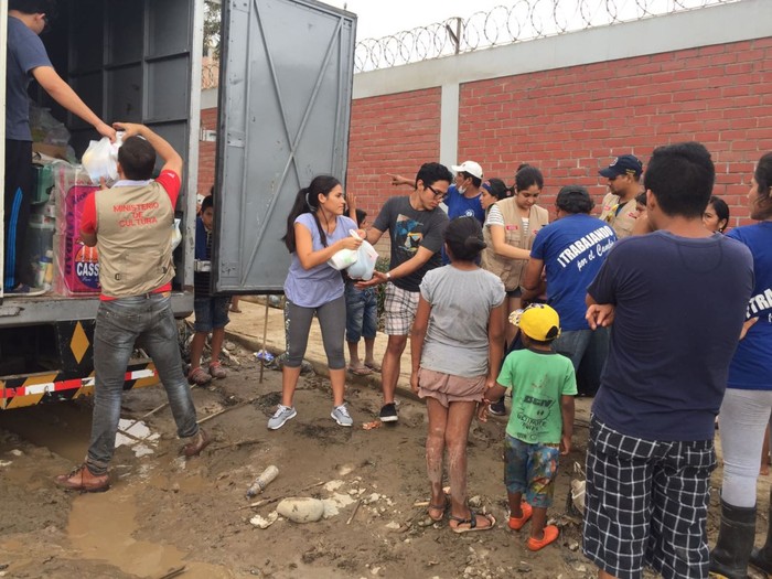 Post Ayuda Para Los Damnificados Por Los Huaicos Era Escondida En Una