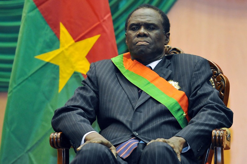 Post: Presidente De Burkina Faso Se Refugia En Embajada Francesa A La ...