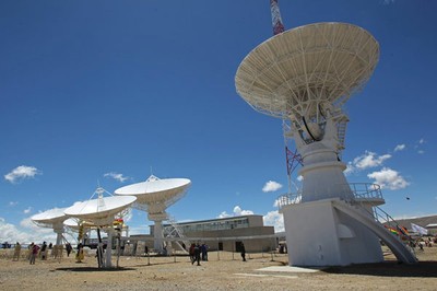 Setélite Espacial de Bolivia rebajará costo de telefonía, internet y dará servicios de salud y educación a comunidades.