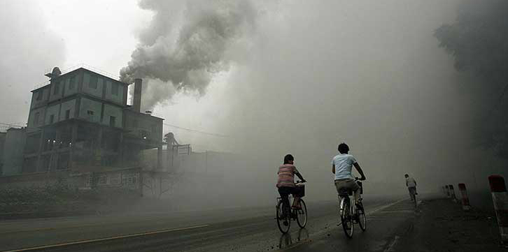 China: Pekín continúa en alerta en el peor día de contaminación de 2015