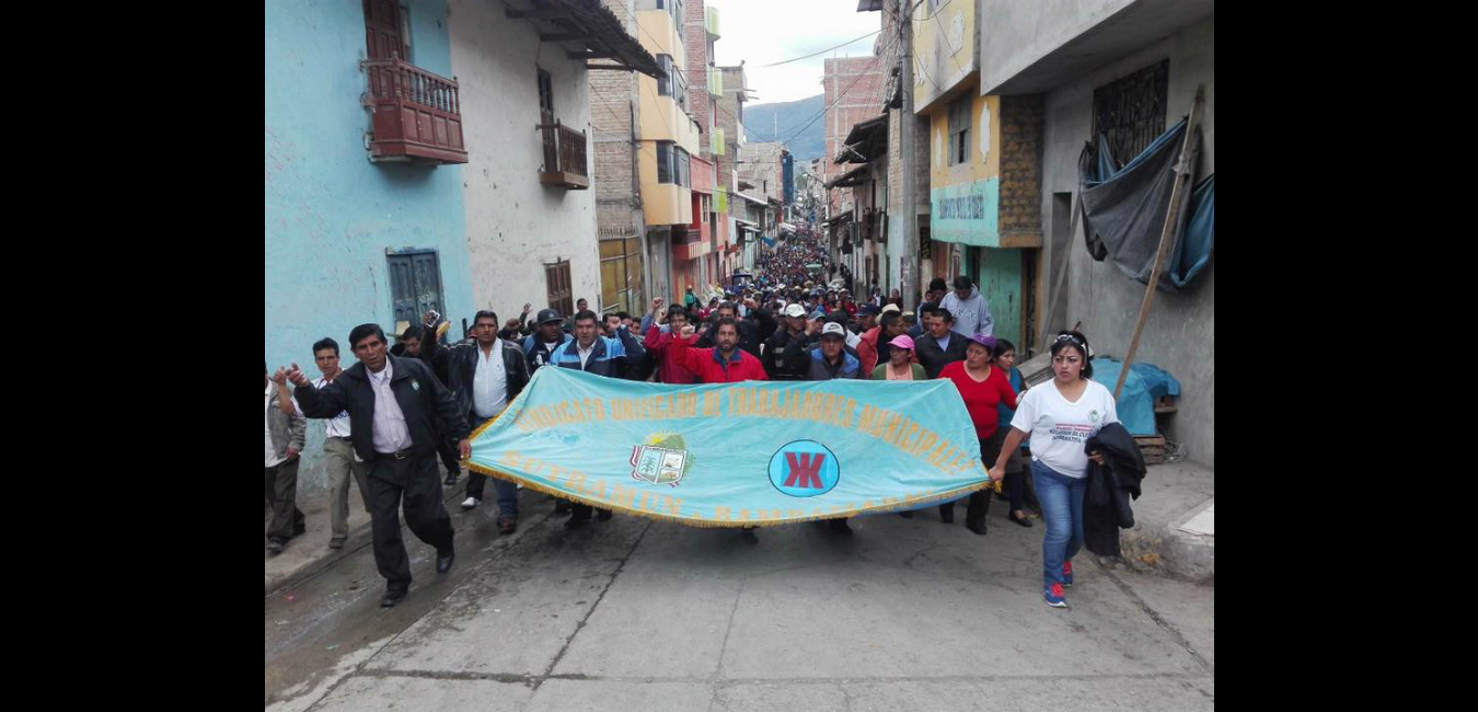 Comuneros de Cajamarca protestan por más de 950 pasivos ambientales