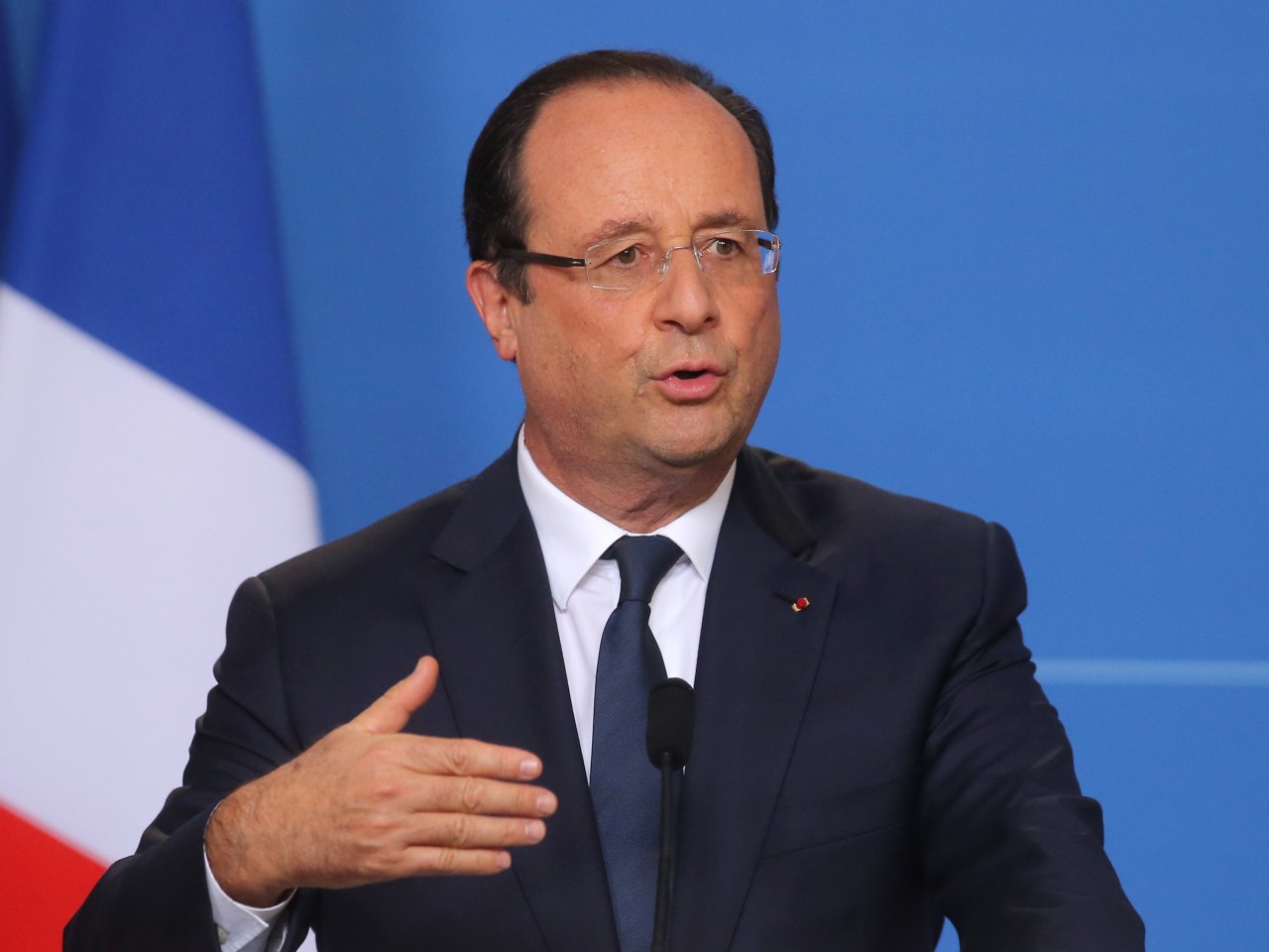 Miles de franceses piden la renuncia de Hollande