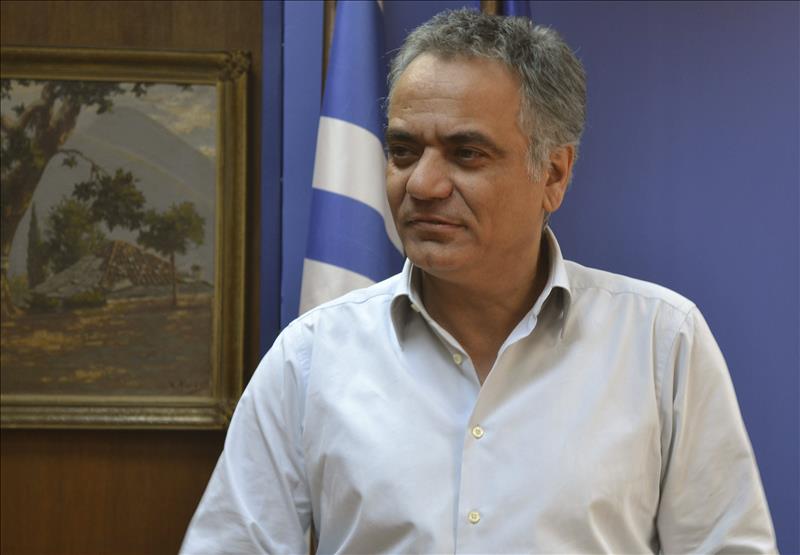 Ministro Trabajo griego anuncia primera subida de salario mínimo en octubre