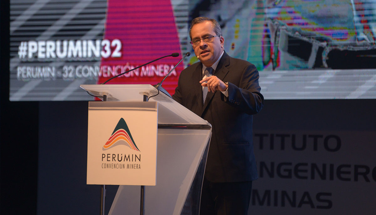 #PERUMIN2015 | Saavedra exige compromiso con la educación del Perú