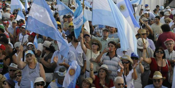 Argentina: empleados públicos protestan exigiendo pago de salarios