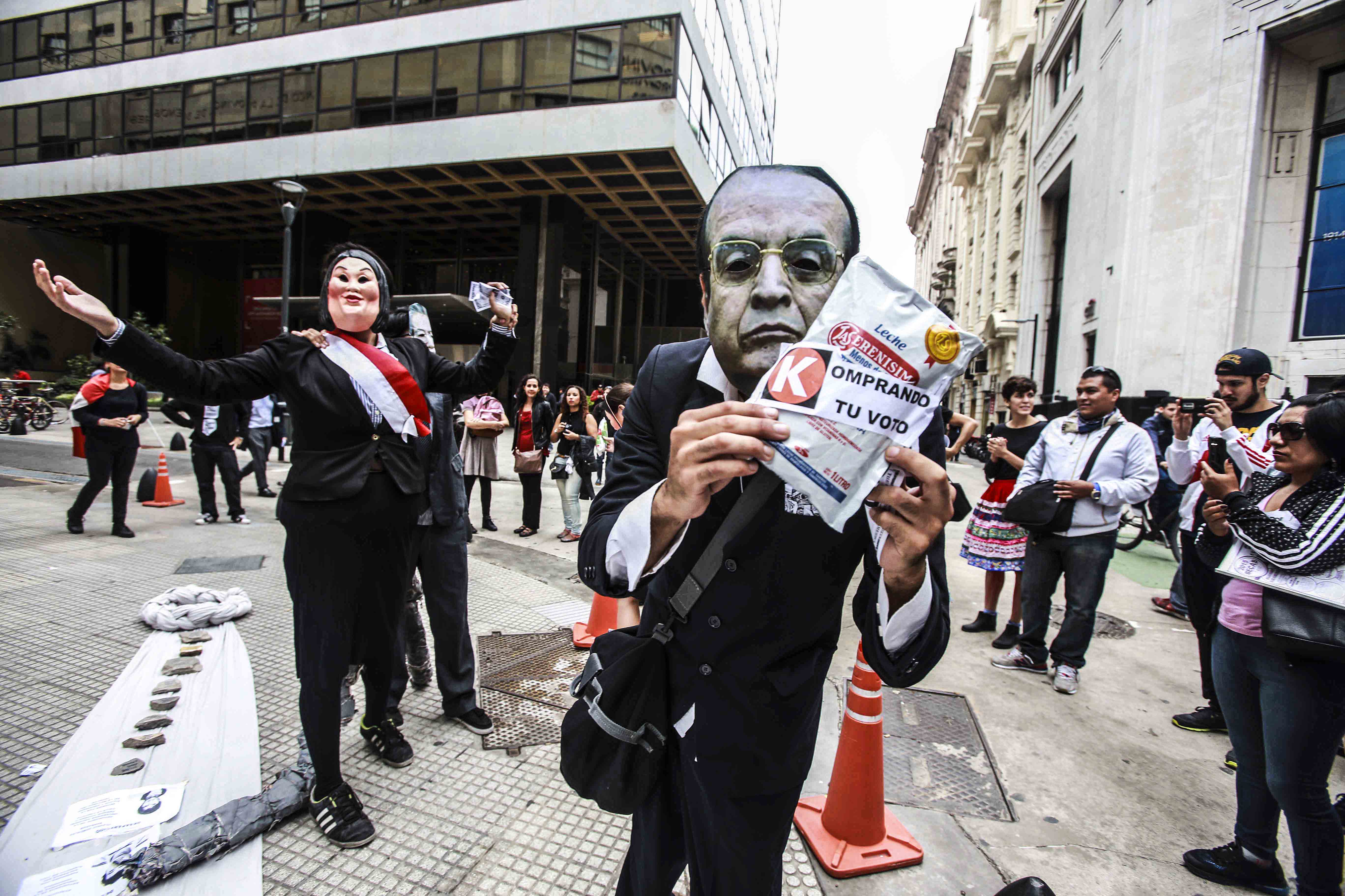 ARGENTINA: Marcha contra el 5 de abril. Peruanos dijeron No a Keiko y Fujimorismo Nunca Más