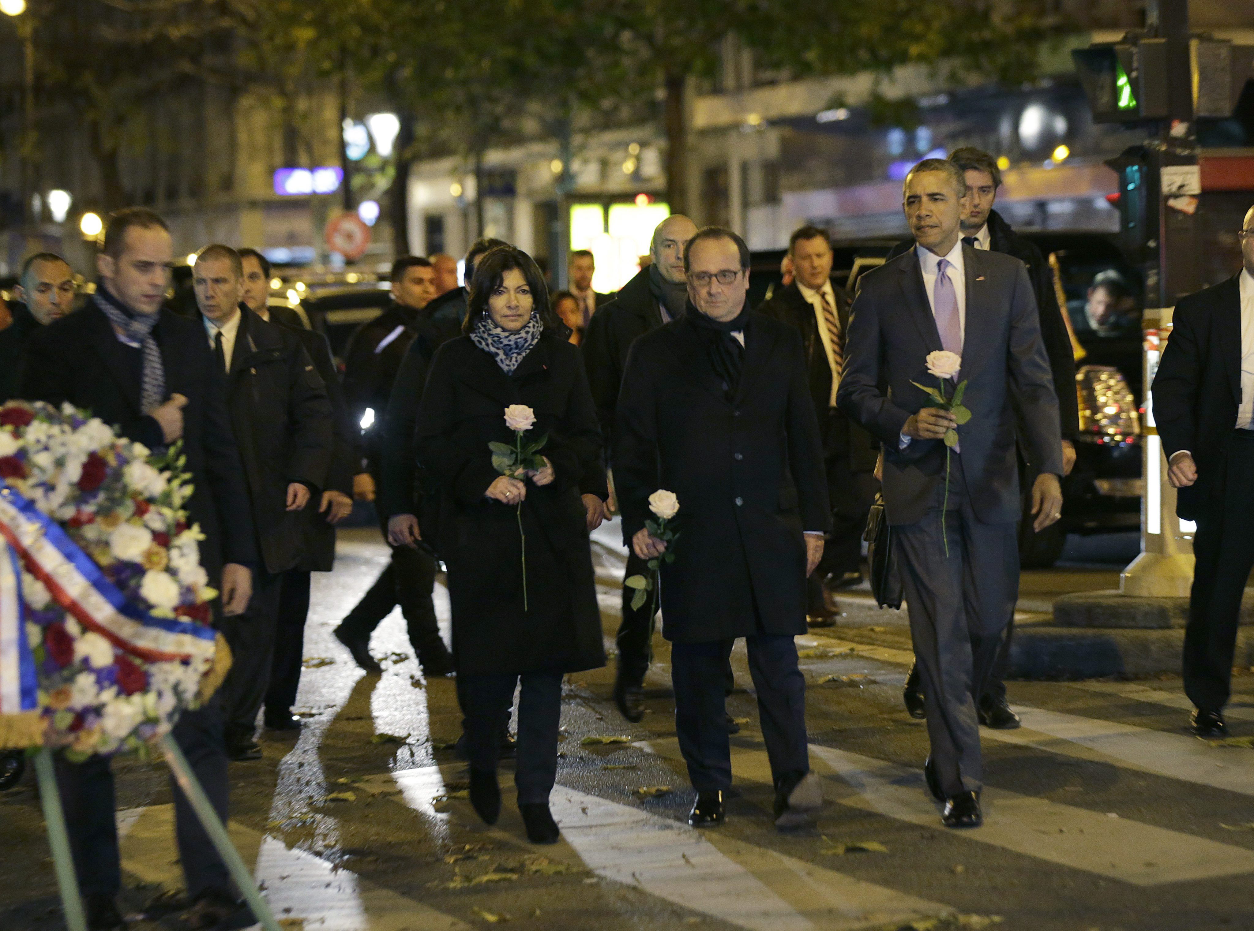 Dos semanas después de la barbarie, Obama y Hollande visitan Le Bataclan