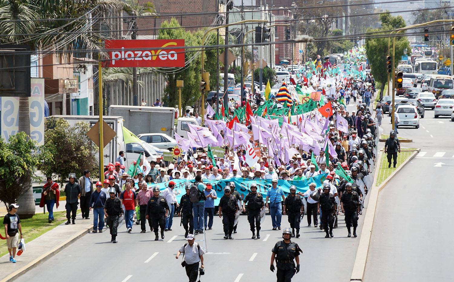 Un mitín político cierra la marcha de la Cumbre de los Pueblos