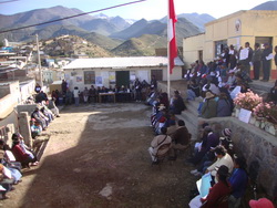 En Tacna:Ticaco lava bandera en rechazo a la  minera Newmont