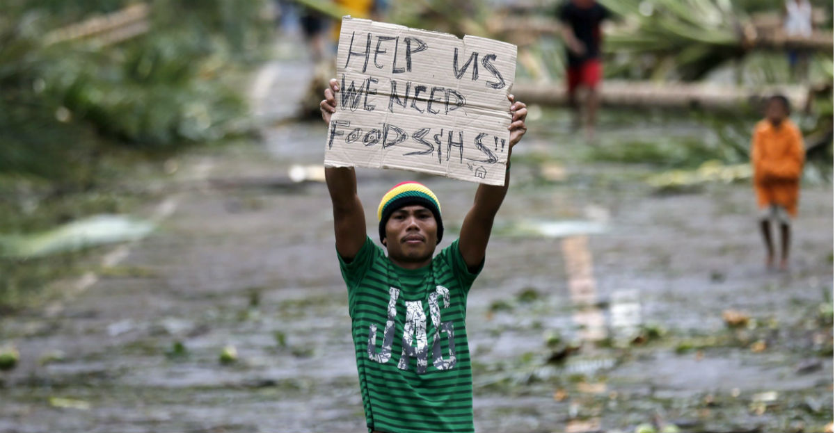 Tres muertos y 890,000 evacuados al paso del tifón Hagupit en Filipinas