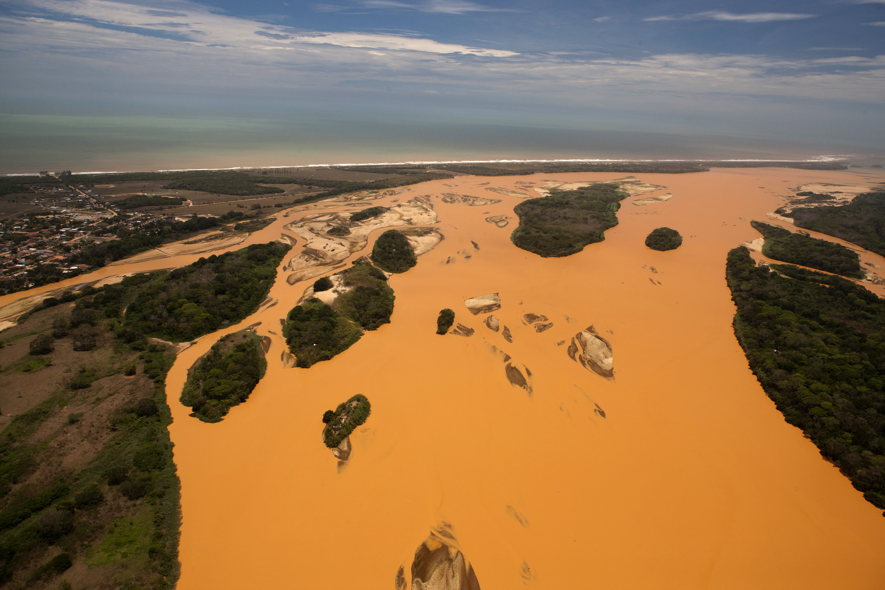 Brasil: Vale y BHP crearán un fondo para recuperar río contaminado por lodo tóxico