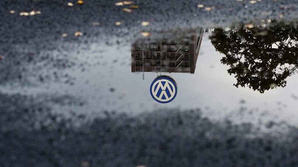 España: Fiscalía pide investigar a Volkswagen por fraude y delitos medioambientales