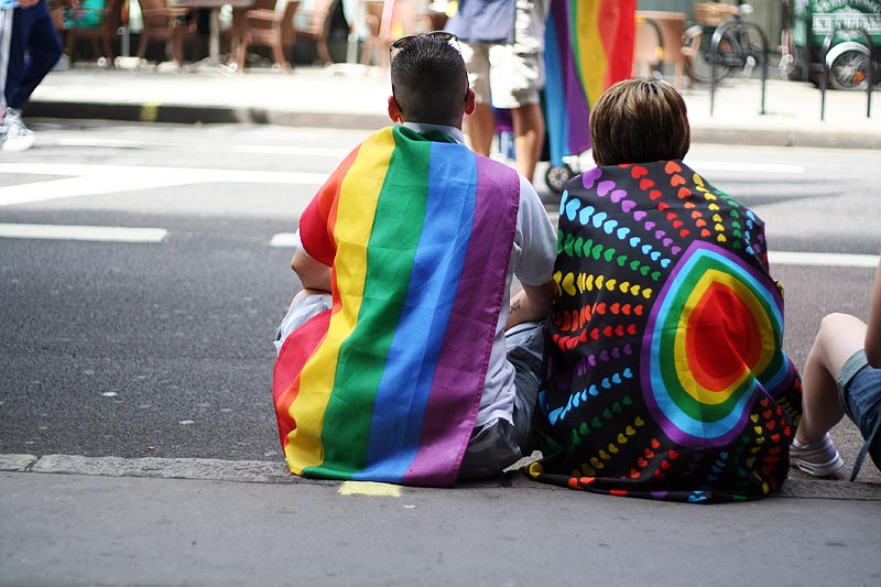 New Jersey prohíbe terapias de "reorientación" a jóvenes gays