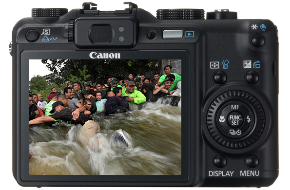 Mala foto: inundaciones en Tailandia le pasan factura a Canon