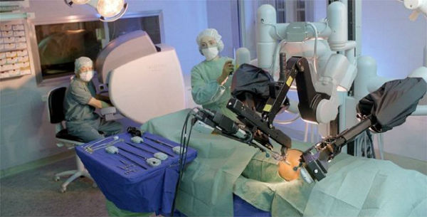 Colombia realiza la primera cirugía robótica en un niño de Latinoamérica