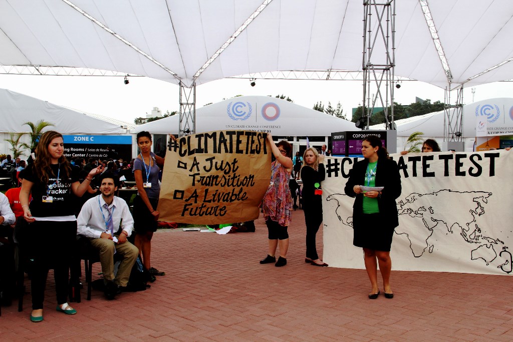 [#COP20] Se manifiestan: jóvenes exigen a los estados garantizar un “futuro climático justo”