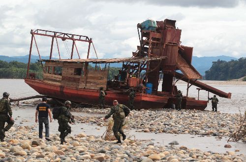 Madre de Dios: operativo decomisa y destruye 50 equipos utilizados en minería ilegal