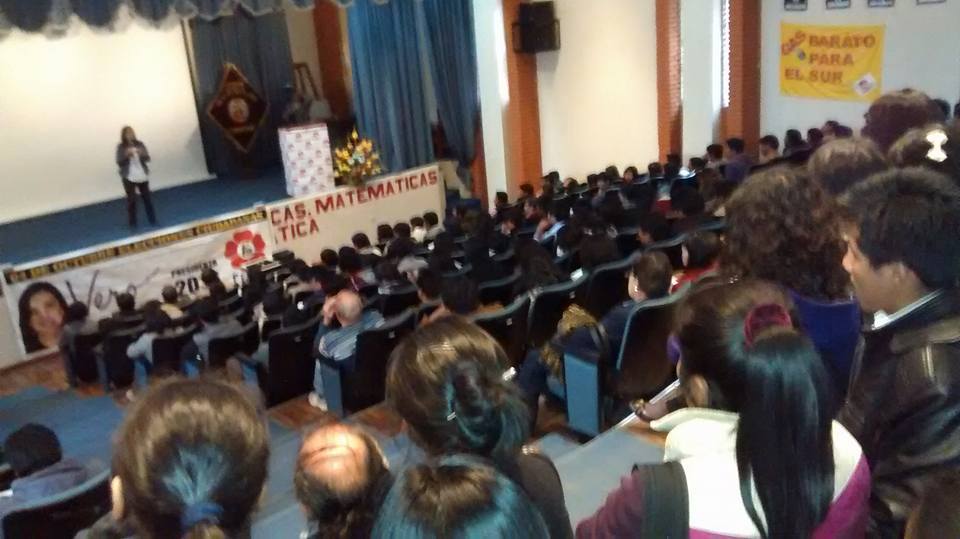 Verónika Mendoza llenó auditorio en universidad del Cusco