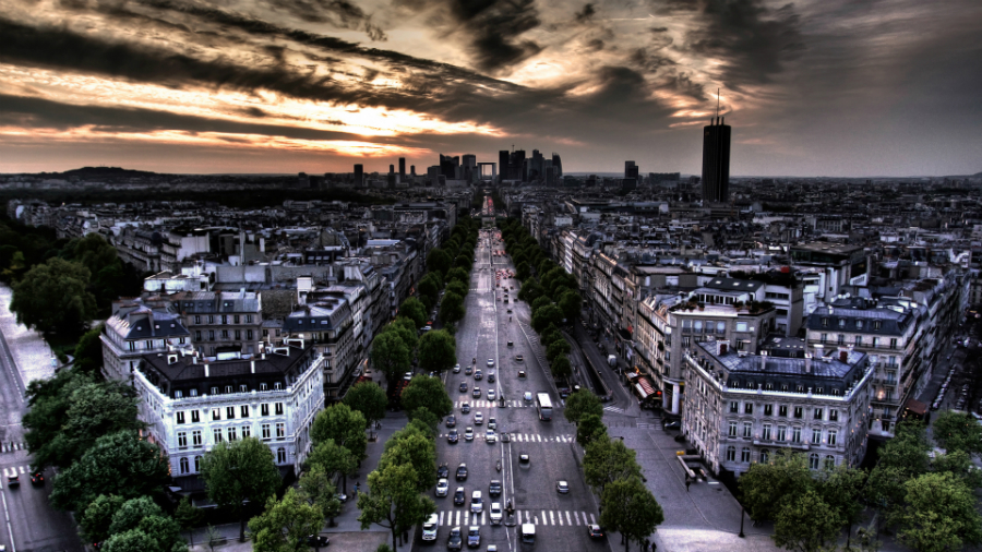 París limita circulación de vehículos debido a un pico de contaminación
 ambiental