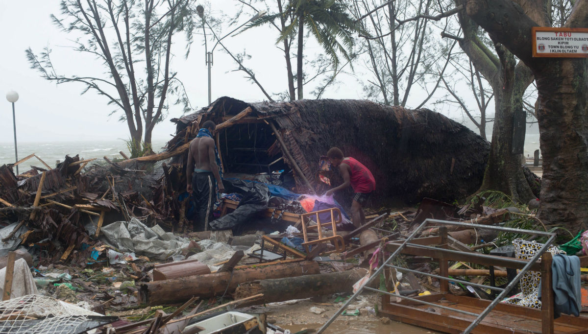 El ciclón Pam arrasa Vanuatu y se teme por la vida de decenas de personas