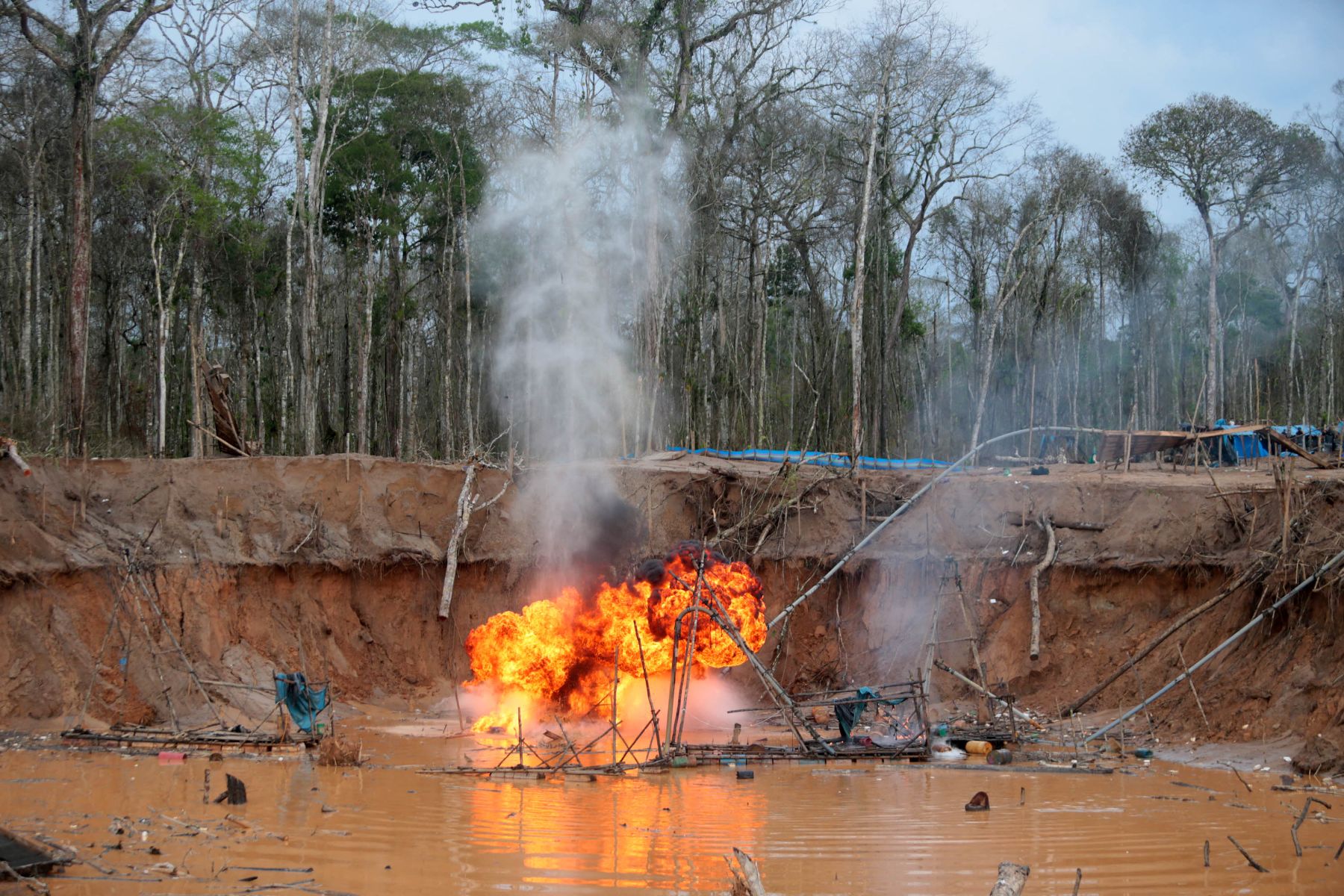 Minería ilegal: interdicciones decomisaron más de 8 mil galones de combustible