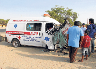 Chofer y enfermera mueren en choque de ambulancia