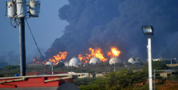 Venezuela intenta controlar incendio que ha dejado 41 muertes