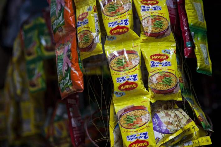 Nestlé retira de India los populares noodles de Maggi