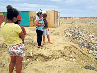 Más de doscientas familias viven rodeadas de basura