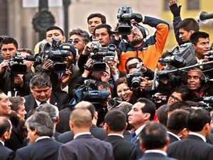 Periodismo político de espectáculos