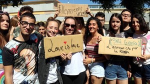 Alumnos de una escuela secundaria de Catalunya protestan contra la homofobia