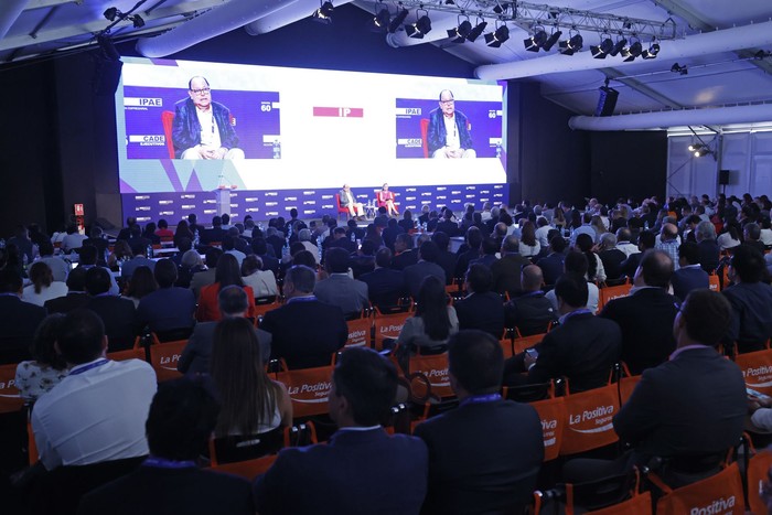 CADE, el club de la caverna