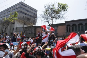 En el Perú la democracia está diluyéndose