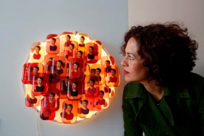 Silencio mineral, luz primera