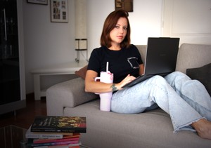 Masha Chávarri presenta "No hay sitio pa tanto santo"