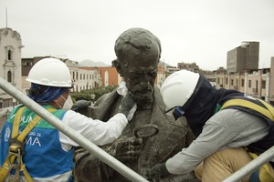 Municipalidad de Lima realiza trabajos de limpieza y mantenimiento en monumento a Antonio Raimondi