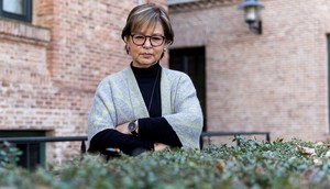 Piedad Bonnett: “Es una novela atravesada por el papel de las mujeres dentro de las familias”