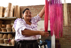 Mincetur instaura el Premio Nacional a la Mujer Artesana