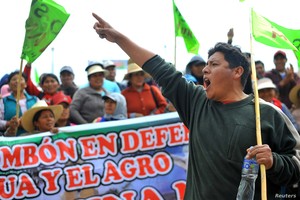 El gobierno aprueba el Proyecto Tia Maria e Islay, Arequipa y otras zonas acatan paro indefinido