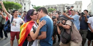 Así se vive la previa al día contra la homofobia, lesbofobia, bifobia y transfobia [VIDEO]