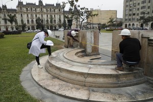 Municipalidad de Lima inicia trabajos previos para la recuperación de esculturas del Paseo de los Héroes Navales